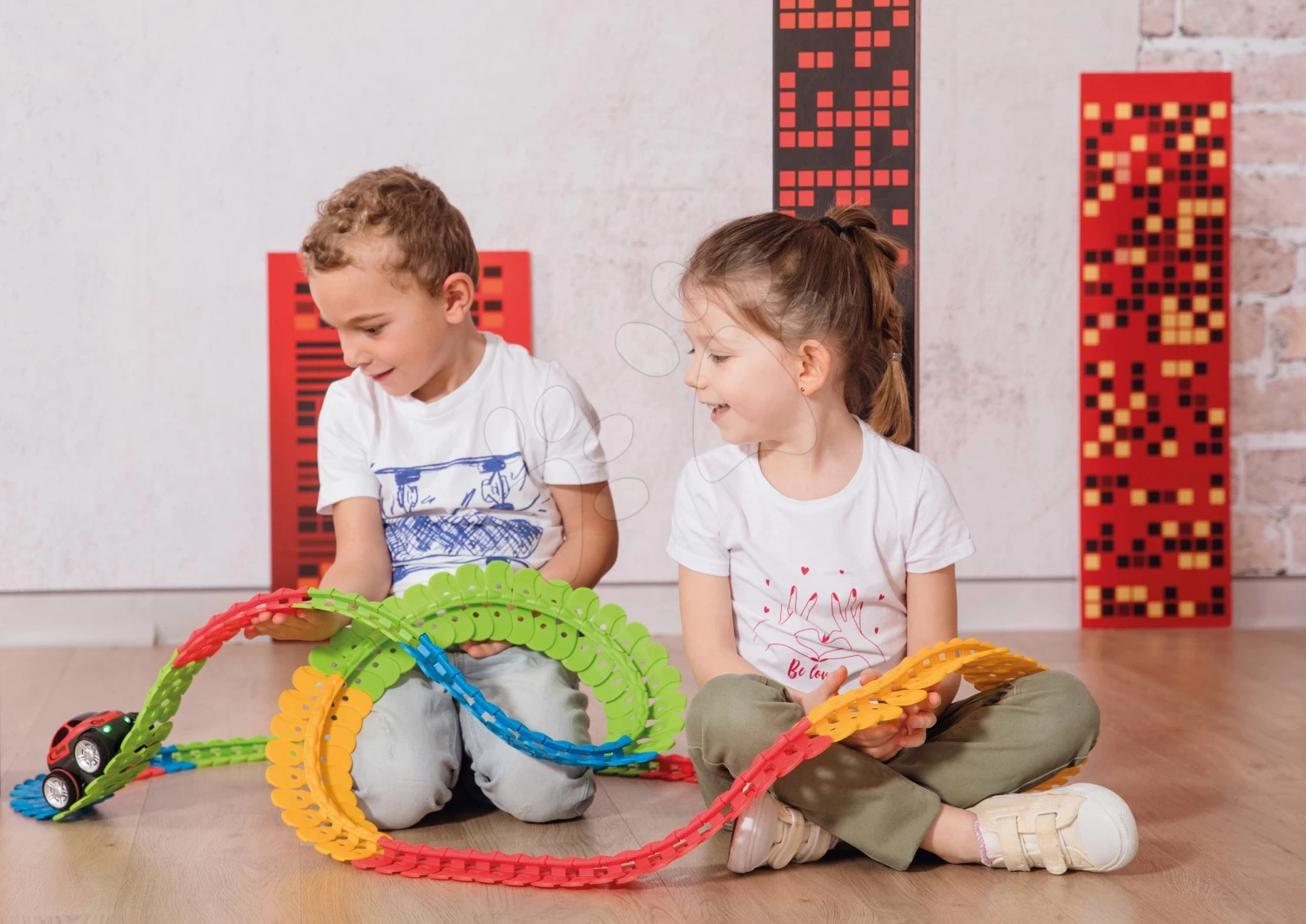 Set Autobahn Flexibel FleXtrem Discovery Set Smoby Mit 612 Cm Verlängerter Autobahn Und 4 Elektronischen Spielzeugautos – Bild 17