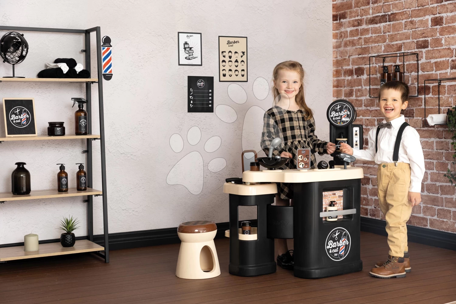 Friseursalon Mit Drei Flügeln Barber Cut&Barber Shop Smoby Haar- Und Bartpflege, Waschraum Mit Shampoo Und Verkaufstheke Mit 19 Zubehör SM320243 – Bild 17