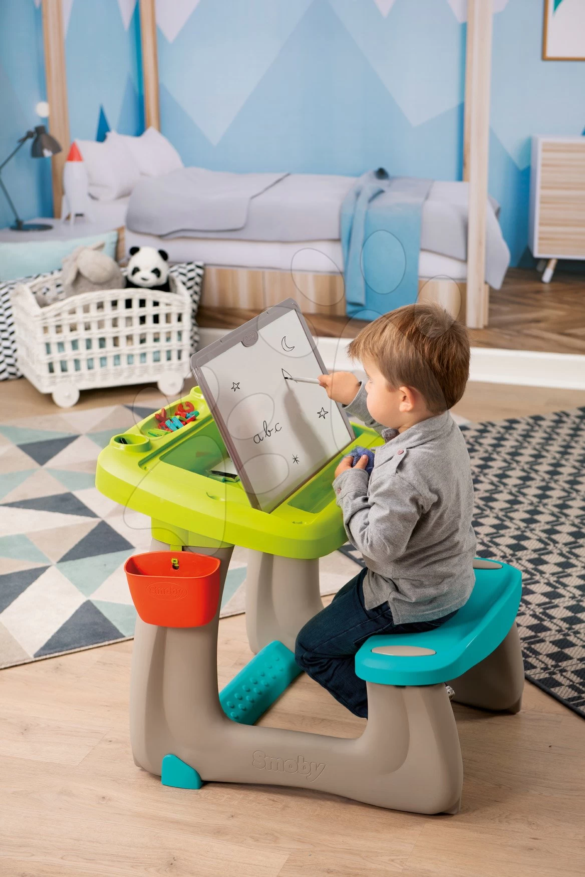 Set Reinigungswagen Mit Elektronischem Staubsauger Vacuum Cleaner Smoby Und Eine Bank Mit Doppelseitiger Schultafel Und Einem Arztköfferchen – Bild 17