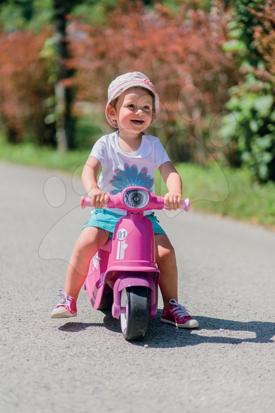 Rutscher-Set Scooter Pink Smoby Mit Gummirädern Und Ein Pretty Nature Haus Mit Sommerküche Und Rollladen Ab 18 Monaten – Bild 3