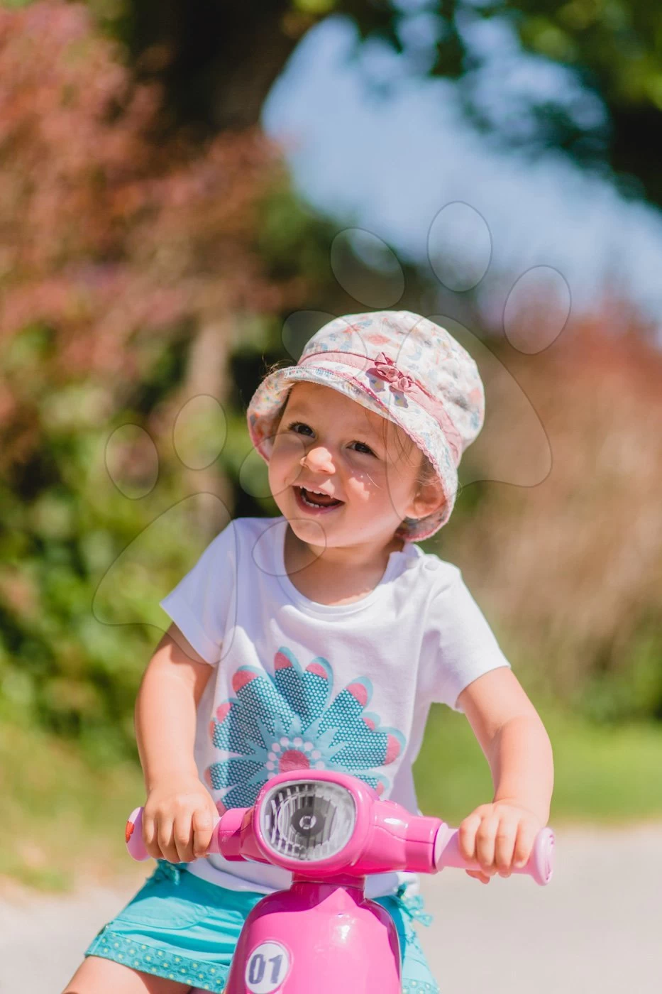 Rutscher-Set Scooter Pink Smoby Mit Gummirädern Und Ein Pretty Nature Haus Mit Sommerküche Und Rollladen Ab 18 Monaten – Bild 15