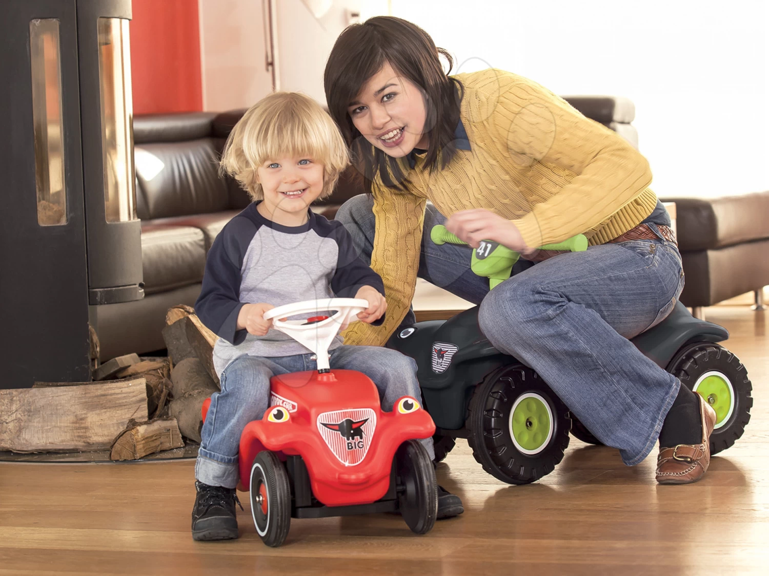 Rutscherset Bobby Classic BIG Mit Roter Hupe, Einem 10er-Set Verkehrszeichen Und Einem Mini-Bobby-Spielzeugauto Zum Aufziehen Ab 1 â Bild 4