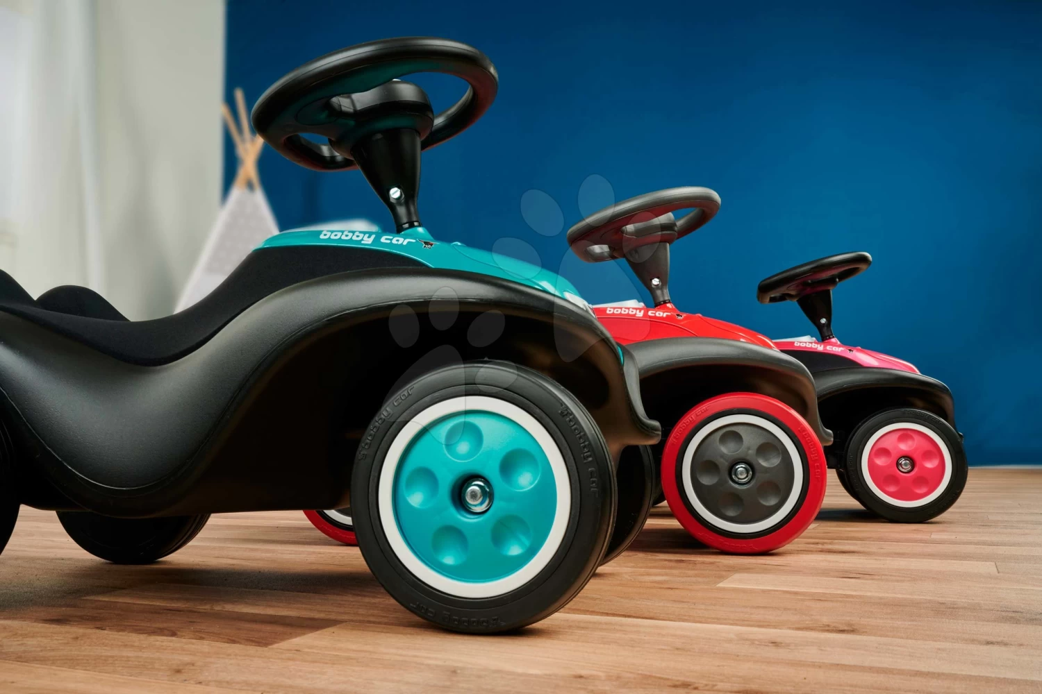 Rutschfahrzeug Bobby Car Next Turquoise BIG Mit LED-Reflektoren Und Elektronischer Hupe Ergonomischer Sitz Mit Velours Ab 12 Monaten â Bild 13