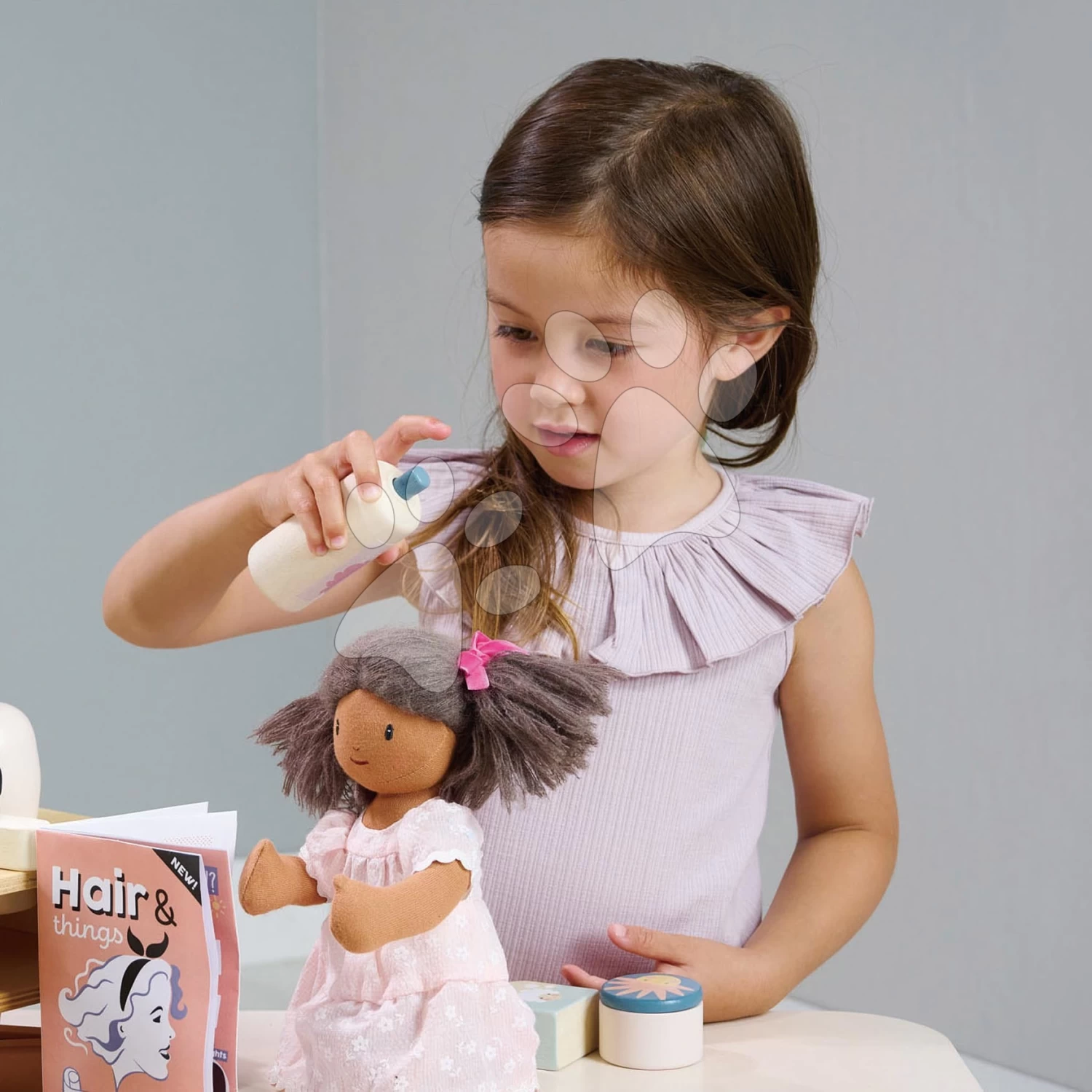 Friseursalon Aus Holz Für Eine Puppe Hair Salon Tender Leaf Toys Mit Drehspiegel Und 18 Zubehörteilen Ab 3 Jahren – Bild 9